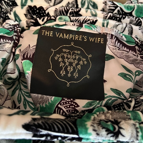 Elegant Floral Shoulder Bag in Green and Black - Picture 6 of 7